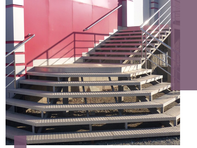 Лестницы для магазина в Тамбове — изготовление и монтаж