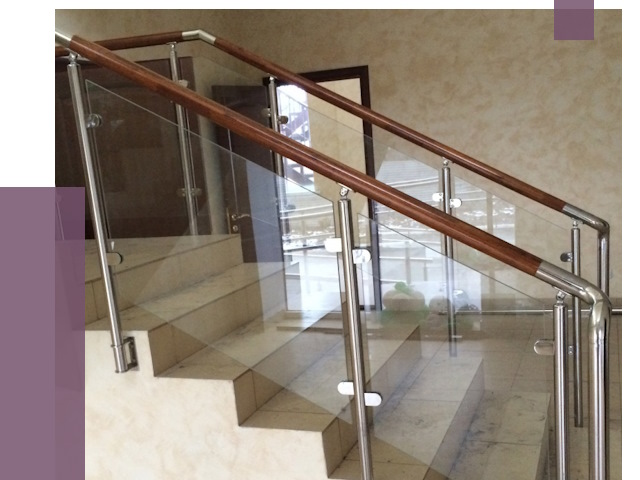 Комбинированные перила из металла и дерева в Тамбове