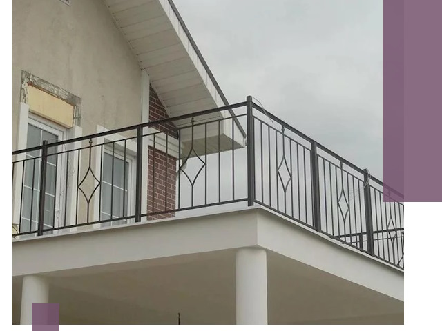 Изготовление балконных ограждений в Тамбове из металла и стекла